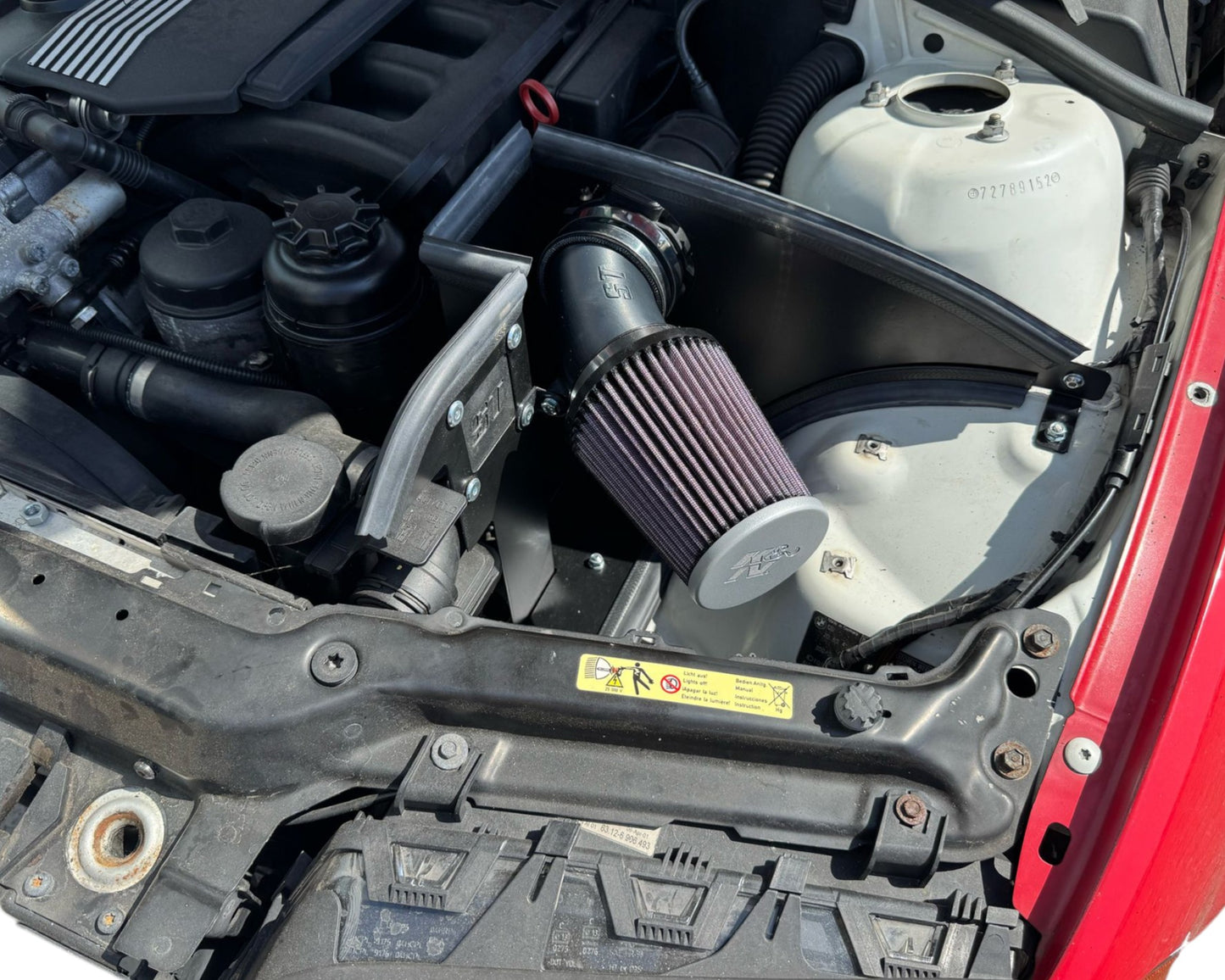 E46 Air filter kit (6-cylinder Non-M / 320i, 323i, 325i, 328i)