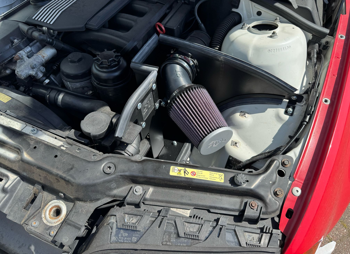 E46 Air filter kit (6-cylinder Non-M / 320i, 323i, 325i, 328i)